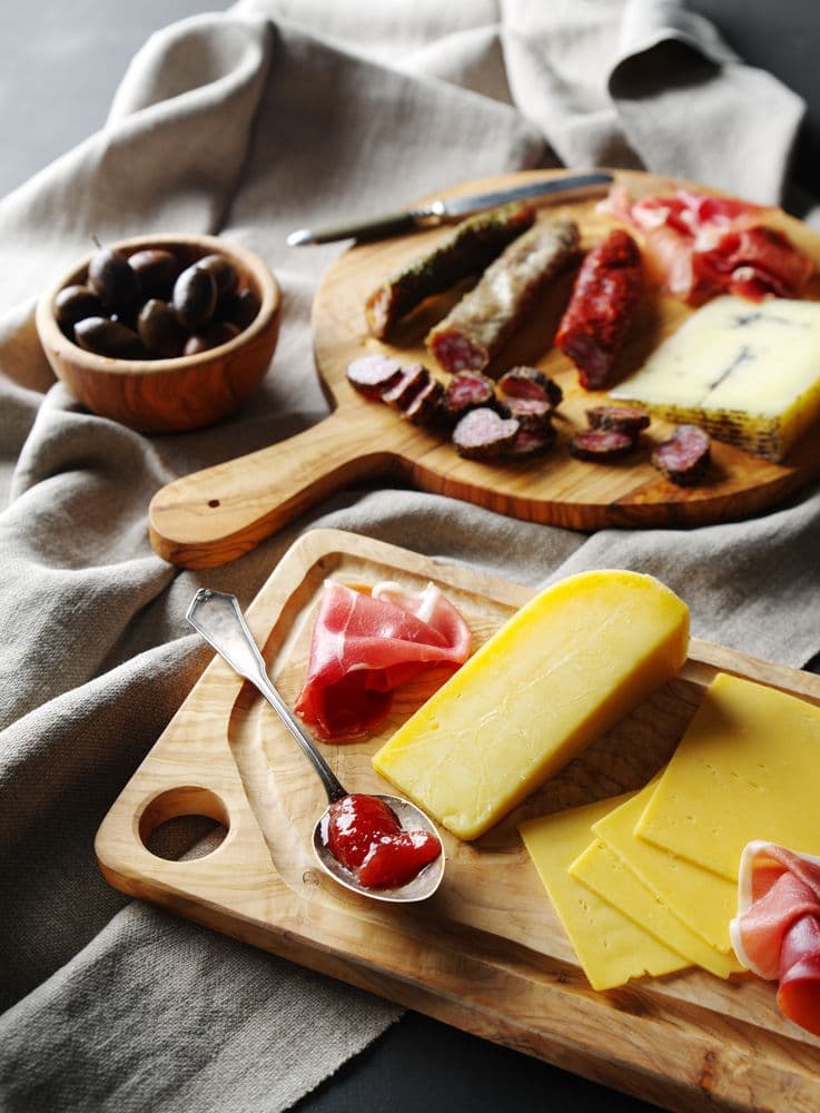 Olívafa felszolgálódeszka - 335x205x(H)25mm - 3