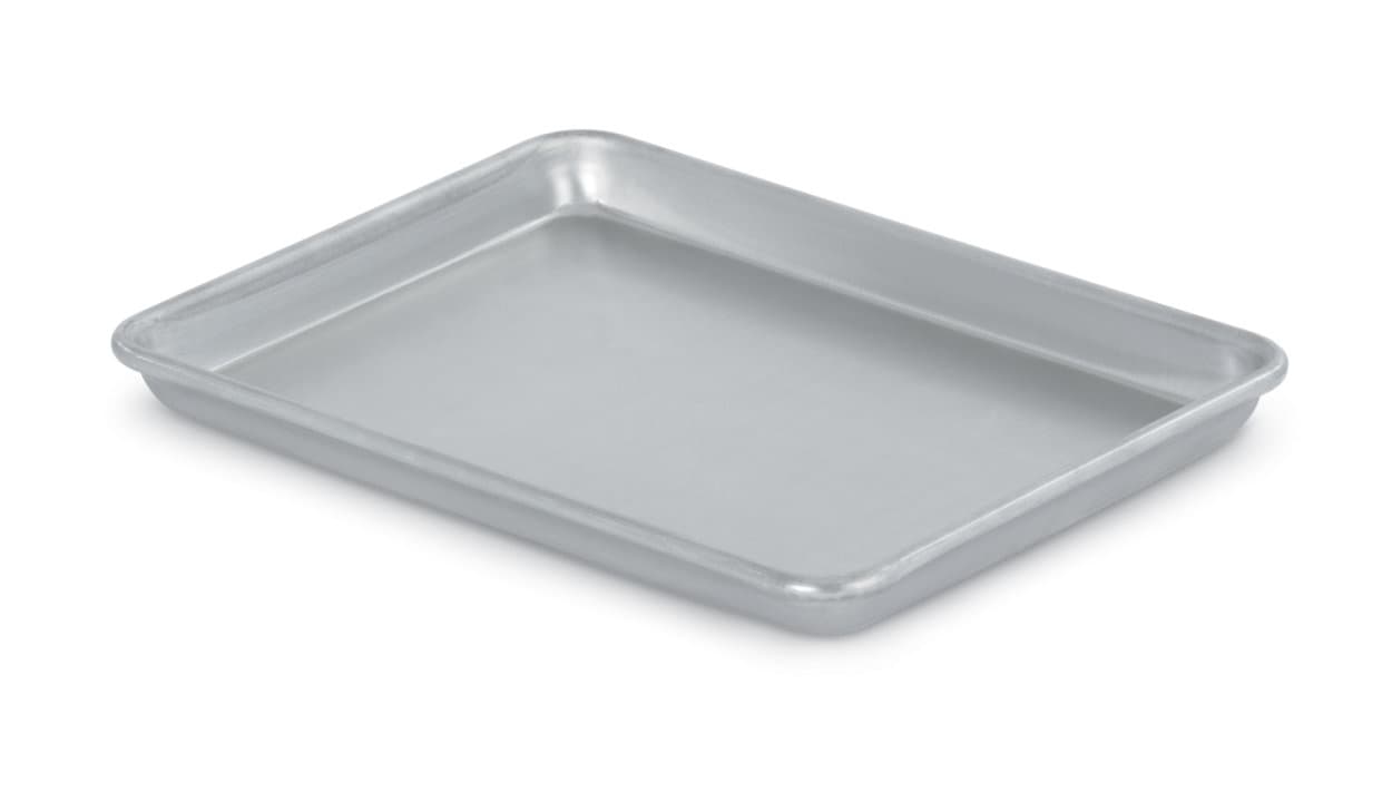 Quarter-size Wear-Ever® heavy-duty aluminum sheet pan with natural finish