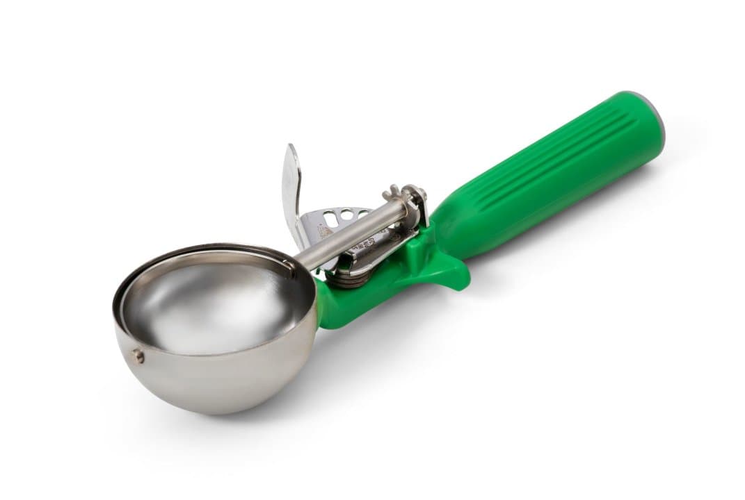 2 ⅔-ounce one-piece thumb disher with green handle